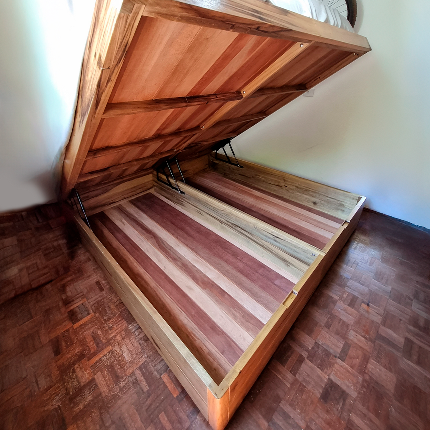 Cama báu