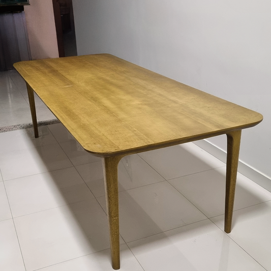 Mesa Daiane