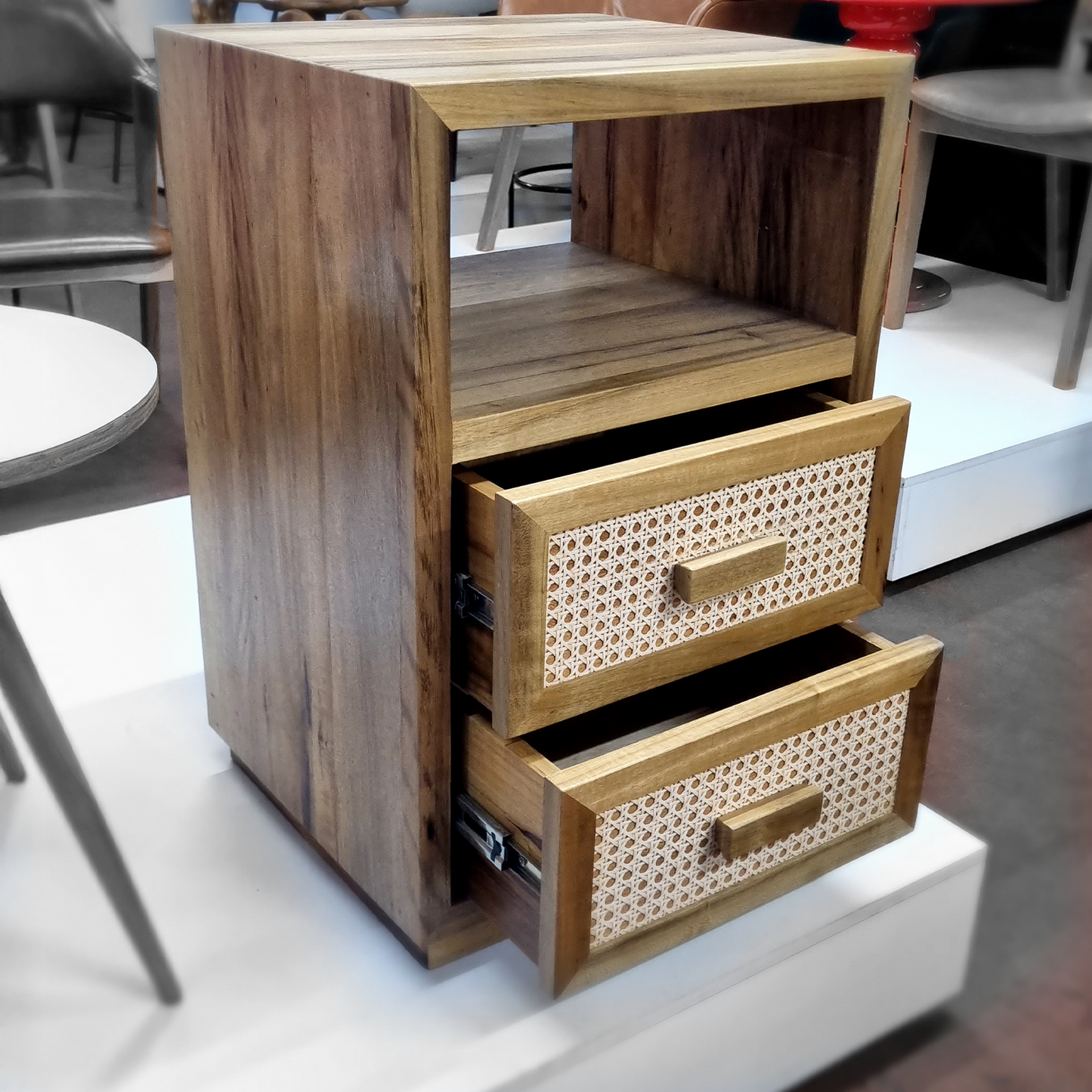 Mesa de cabeceira Juliana